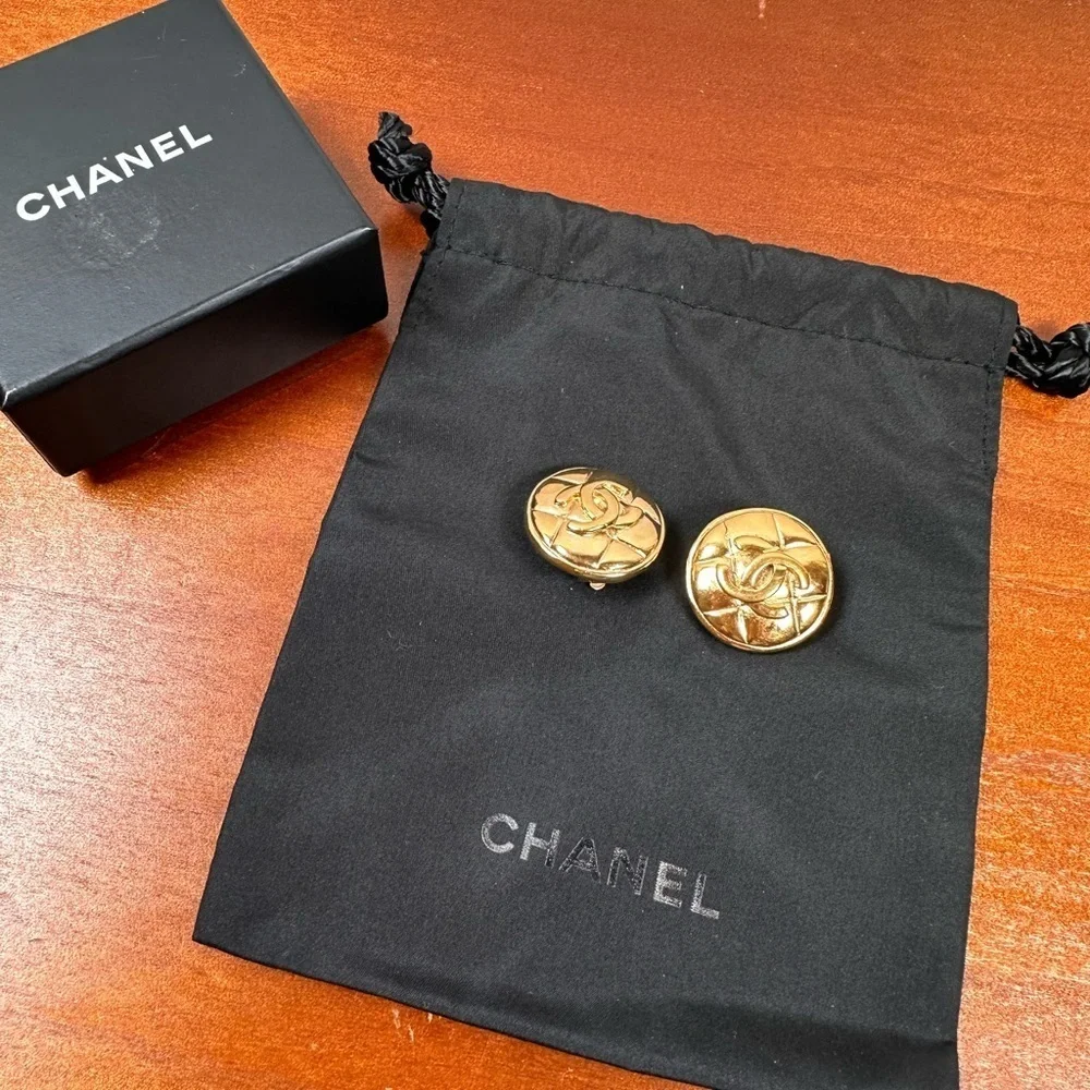 Authentic Chanel CC Gold Logo clip on earrings